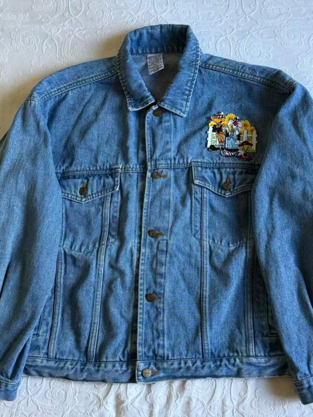 Vintage Denim Jacket Looney Tunes Embroidery Size L - Picture 2 of 6